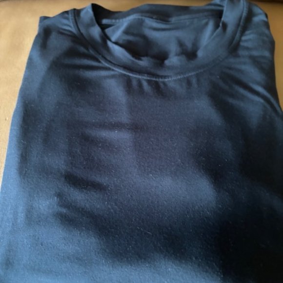 Lululemon short sleeve shirt - Picture 2 of 4